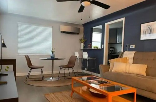 Englewood Appartement | 1BD/1BA Stylish Mid-Term Rental (Unit #3): Your Home Away from Home in Denver