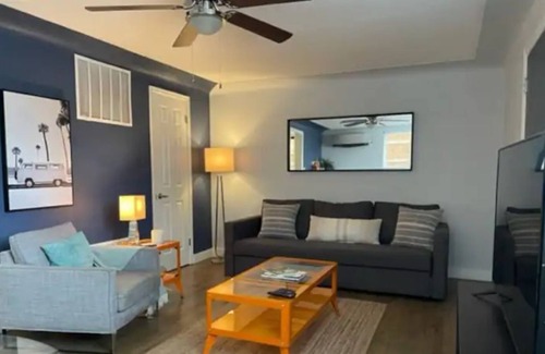 Englewood Appartement | 1BD/1BA Stylish Mid-Term Rental (Unit #6): Your Home Away from Home in Denver