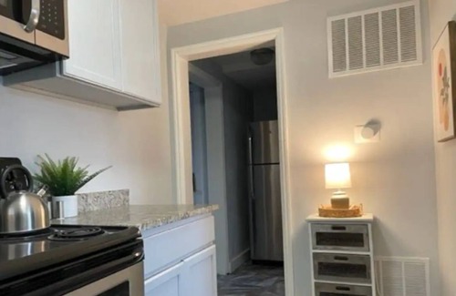 Englewood Appartement | 1BD/1BA Stylish Mid-Term Rental (Unit #6): Your Home Away from Home in Denver