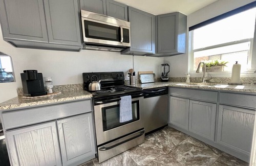Englewood Appartement | 1BD/1BA Stylish Top Floor Mid-Term Rental (Unit #1): Your Home Away from Home in Denver