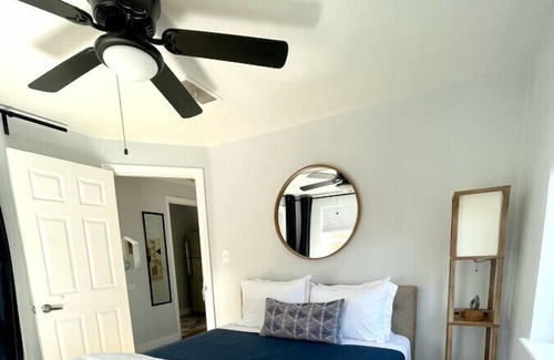 Englewood Appartement | 1BD/1BA Stylish Top Floor Mid-Term Rental (Unit #1): Your Home Away from Home in Denver