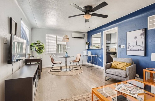 Englewood Appartement | 1BD/1BA Stylish Top Floor Mid-Term Rental (Unit #2): Your Home Away from Home in Denver