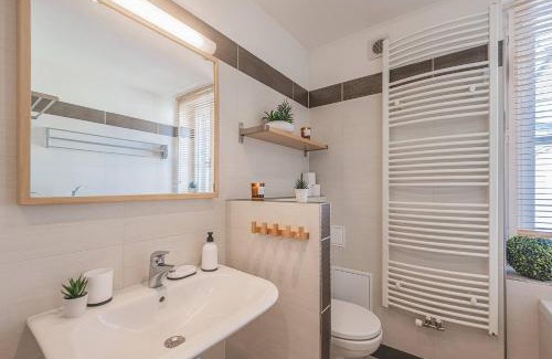 Hradec Kralove Appartement | 1BD Apartment on Masarykovo Square - Bathtube, Desk & Chair, Free Wi-Fi