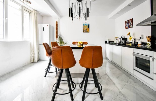 Sofia City Center Appartement | 1BDR | Quiet Str | Vitoshka Area | AC
