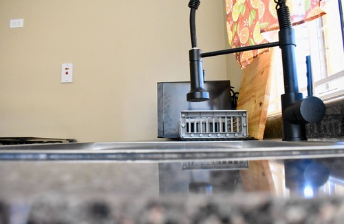Barbican Maison | 1Bdrm, A/C, Wi-Fi, Washer & Dryer - Spacious Apt