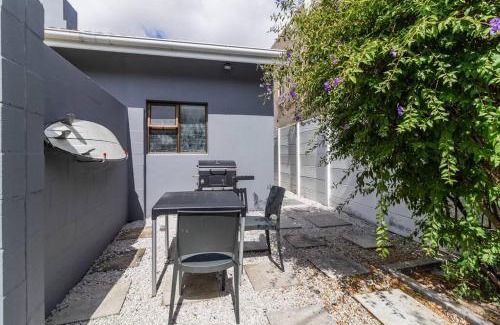 Bloubergstrand Appartement | 1Bed Flat, Braai, AC, Walking Distance from Blouberg Beachfront