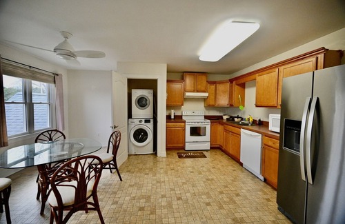 Rehoboth Beach Appartement | 1Bedrm + full kitchen and minutes to beach& a block to trail.
