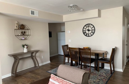 Windsor Locks Copropriété | 1BR/1.5BA Entire Loft Condo near Bradley Airport 30+ days