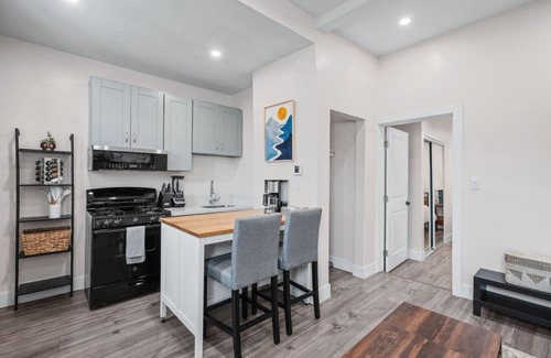 Grant Hill Appartement | 1BR+1BA | Cozy, Central | Laundry+Free Parking