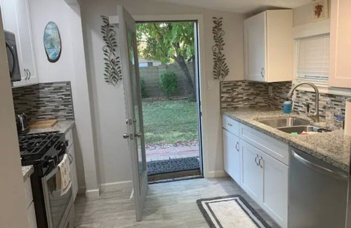 Camelback East Maison | 1BR/1BA Remodeled Central Phoenix Casita