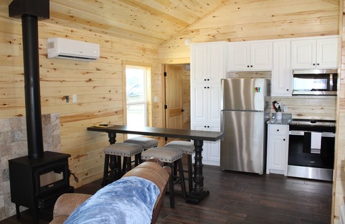 Shreveport Cabine | 1BR, 1Bath Stone Cabin with Hot Tub and Spectacular View