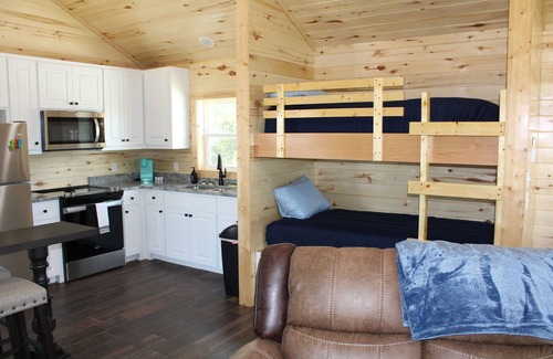 Shreveport Cabine | 1BR, 1Bath Stone Cabin with Hot Tub and Spectacular View