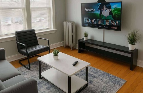 Cragin Appartement | 1BR Airy Apartment w/Wi-Fi