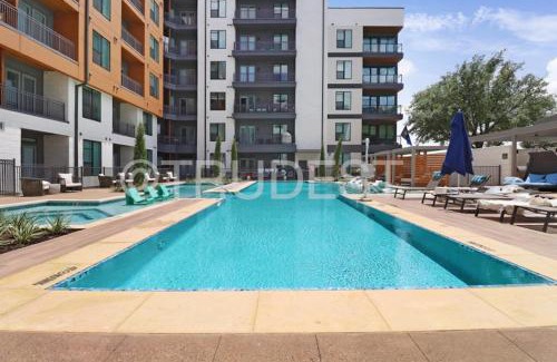 North Burnet Appartement | 1BR Alongside Q2 and Domain With Pool, Gym and Free Parking