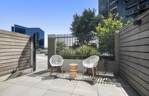 Docklands Appartement | 1BR Apartment Near CBD with Pool Access