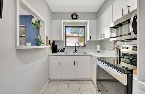 Jensen Beach Maison | 1BR APT/Ideal For Long Stays near DT/Beach