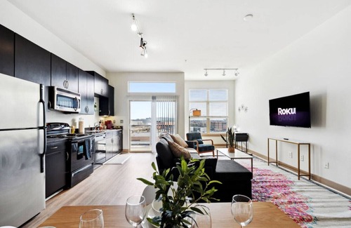 Deep Ellum Appartement | 1Br Apt in Deep Ellum with King bed, Pool & Outdoor Space