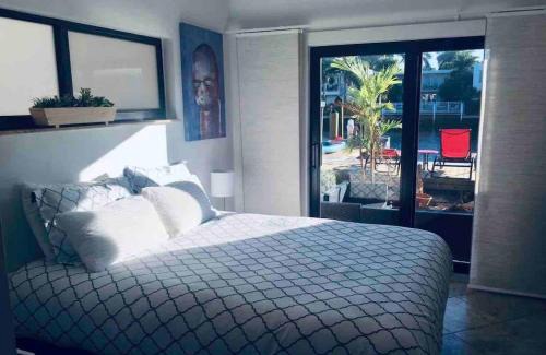 Hendricks and Venice Isles Maison | 1BR C direct on the water shared deck Free kayaks