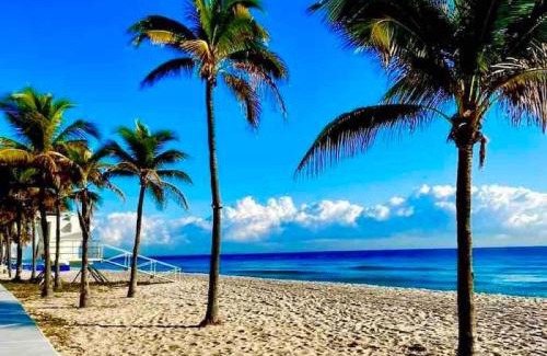 Hendricks and Venice Isles Maison | 1BR C direct on the water shared deck Free kayaks