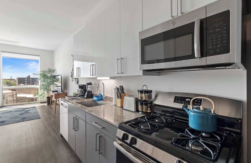 Palmer Square Appartement | 1BR City Loft With Modern Glass Views
