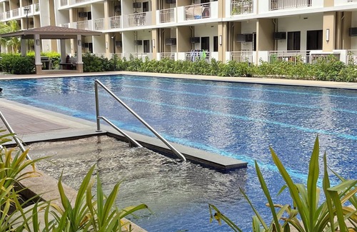 Paranaque Copropriété | 1BR Cozy Resort Condo Like 15 mins away to NAIA w Free Parking, WiFi, Balcony,