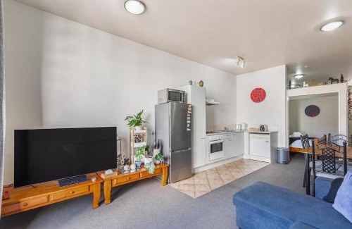 Grey Lynn Appartement | 1BR Grey Lynn Haven & Parking, Balcony Zodiak Stays