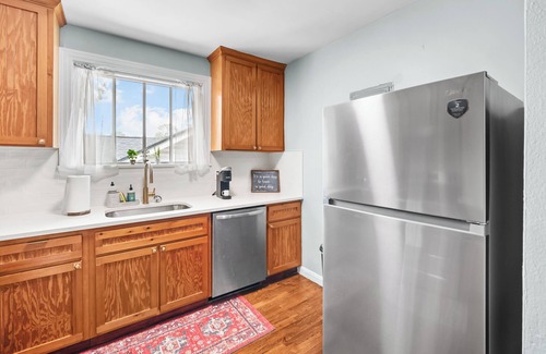 Riverside Appartement | 1BR Historic Riverside Gem | Close to Hospitals