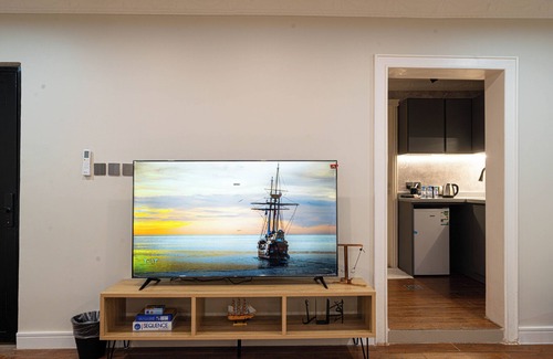 Al Khobar Appartement | 1BR I Smart Entry + Private Terrace + 65" T