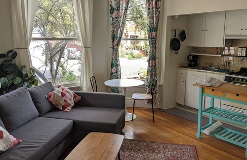 Upper Telegraph Appartement | 1BR in perfect Berkeley location -- patio & yard!