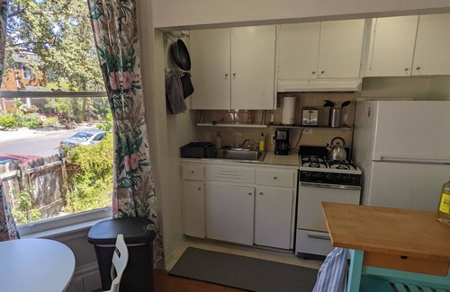 Upper Telegraph Appartement | 1BR in perfect Berkeley location -- patio & yard!