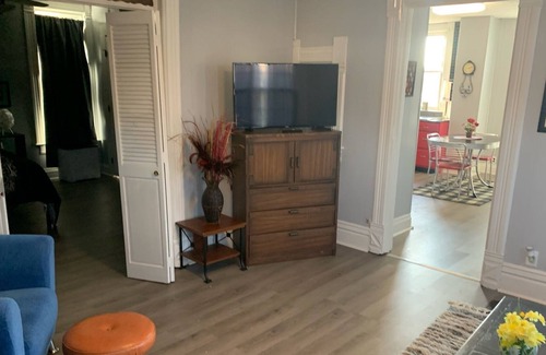 Canton Appartement | 1BR Rental with Retro Flair