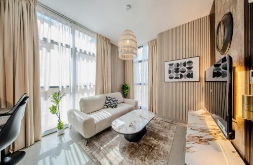 Sharjah Appartement | 1BR The Golden Souq by Blue Cloud Holidays