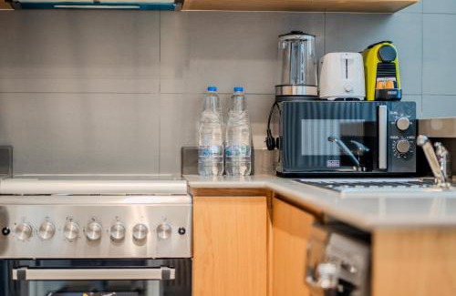 Sharjah Appartement | 1BR The Golden Souq by Blue Cloud Holidays