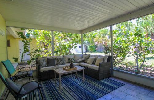 Golden Beach Maison | 1BR Venice home with private beach access - Golden Beach Haven