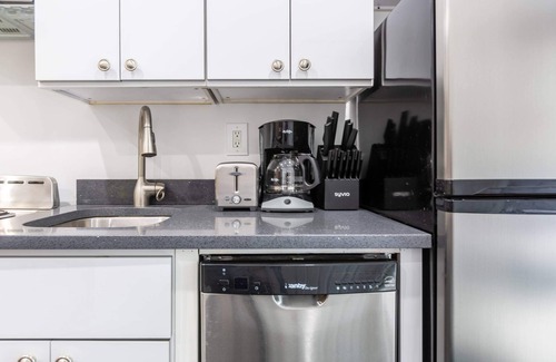 Bowery Appartement | 1BR, w/ w/d in unit, By Subway