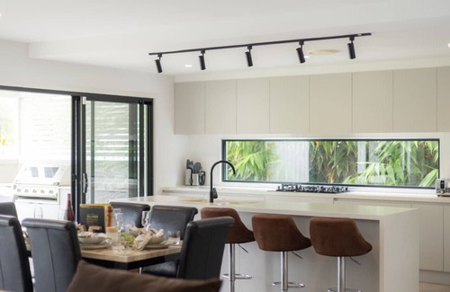 Upper Kedron Maison | 1min to Shop! BrandNew 4BR Modern Home Central A/C