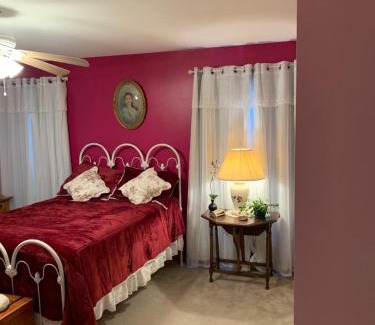 Milford Lit Et Petit-Déjeuner | 1st floor 2 guest rooms, shared full bath