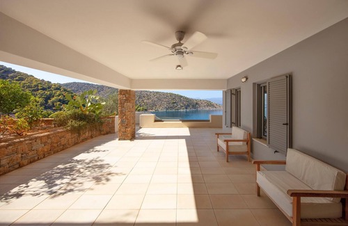Katakali Appartement | 1st Floor at Crystal View Villa