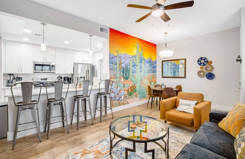 Tucson Copropriété | 1st-floor condo with mountain views, pool, hot tub, private balcony, AC, & W/D