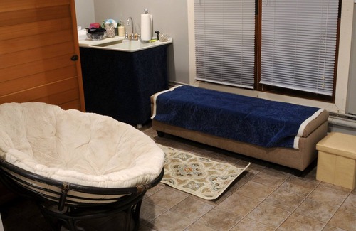 Aldenville Appartement | 1st Floor Suite, Kitchenette, Bring Pet! (B)