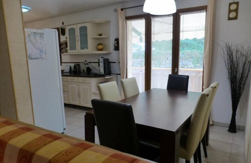 Brides-les-Bains Appartement | 250m du centre station, 1er étage, vue forêt, balcon, parking, télévision, casier à ski, 68m²