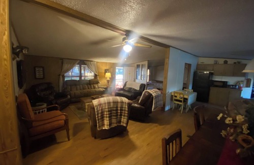 Georgetown Maison | 2,000 sq ft 3bedroom with WiFi, AC, large screen porch overlooking Lake George.