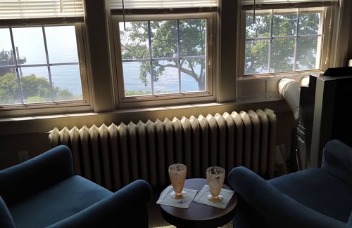 Fairhaven Appartement | 2/1 apt, 2nd FL own entrance in Fairhaven, MA, dogs ok, WiFi, Full Kitchen