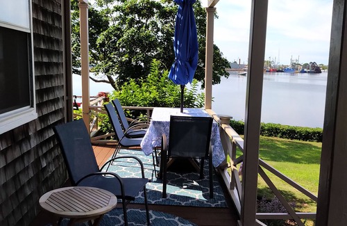 Fairhaven Appartement | 2/1 apt, 2nd FL own entrance in Fairhaven, MA, dogs ok, WiFi, Full Kitchen