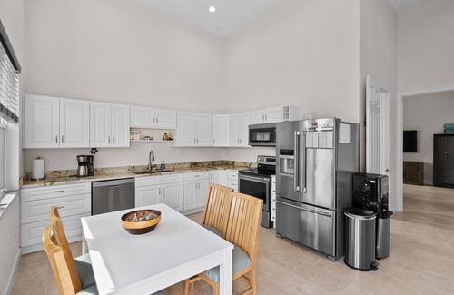 Indian River Estates Maison | 2/1 with Loft Riverside Retreat for Remote Workers- Pet Friendly in Fort Pierce