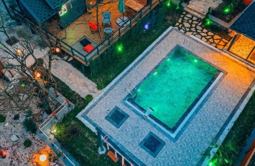 Kartepe Maison | 2+1 Wooden Bungalow for 5 People with Heating Pool and Winter Garden in Yanık