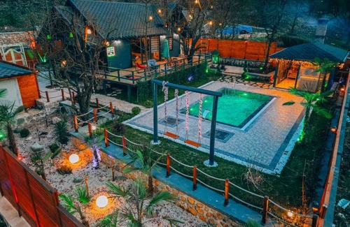 Kartepe Maison | 2+1 Wooden Bungalow for 5 People with Heating Pool and Winter Garden in Yanık
