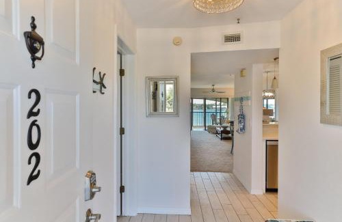 Bouchelles Island Appartement | 2-2 Riverfront Condo At Bouchelle Island