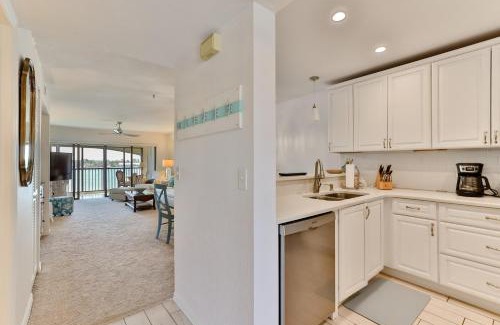 Bouchelles Island Appartement | 2-2 Riverfront Condo At Bouchelle Island
