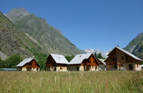 La Chapelle-en-Valgodemard Chalet De Ski | Appartement 2/4 personnes dans un chalet en rez-de-chaussée + Terrasse + Piscine